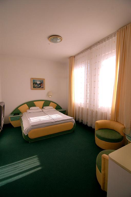 Hotel Zamak Inter Omurtag Room photo